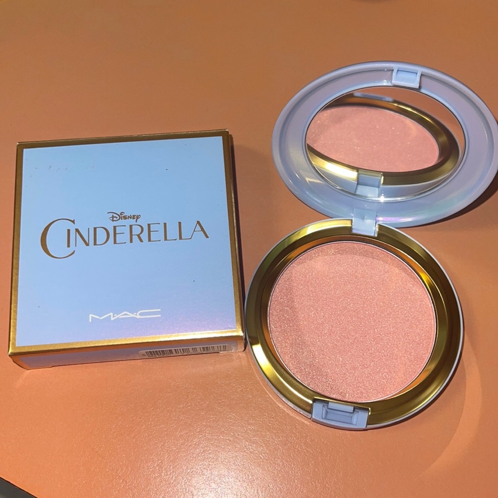 NIB MAC x Cinderella Iridescent Powder in Coupe D’ Chic